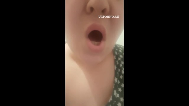 Узбечка вместо того чтобы плов готовить трахает себя морковкой